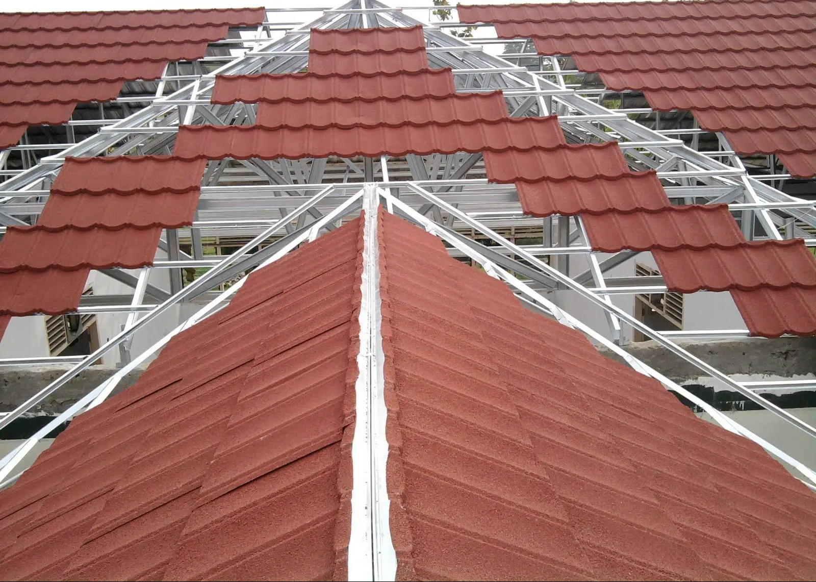Atap Metal Ringan Hemat
